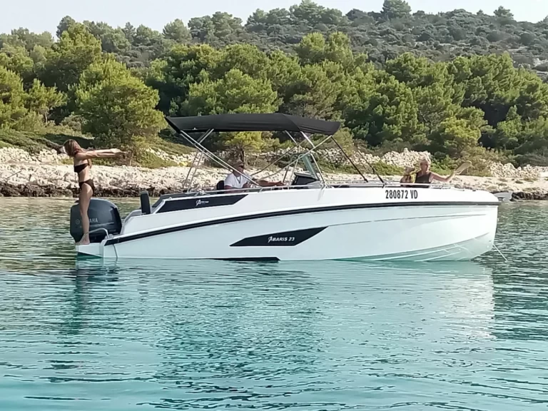 Alquiler de Arrow Arabis 23 Arrow Arabis 23 en Trogir