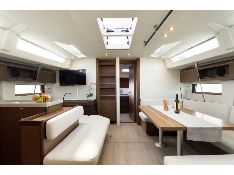 Alquiler Cos - Bénéteau Oceanis 51.1 / owner's version en SamBoat