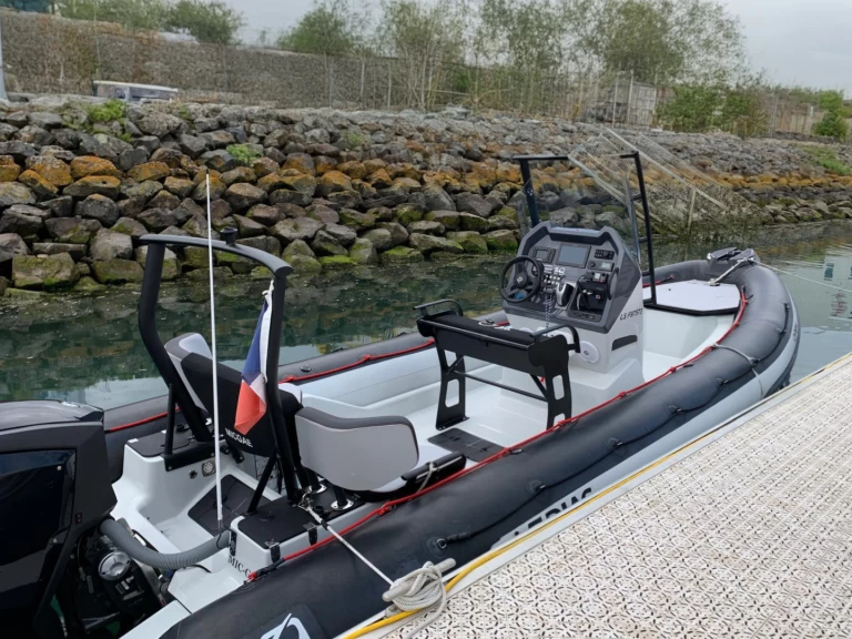 Alquiler de Zodiac Open 7 en Les Sables-d'Olonne