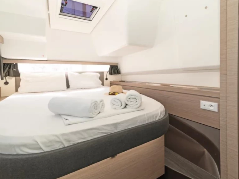 Catamarán para alquilar Tivat al mejor precio