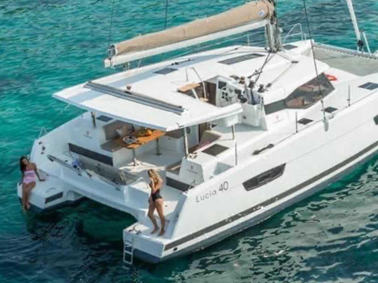 Alquiler de embarcaciones Fountaine Pajot Lucia 40 enTivat en Samboat
