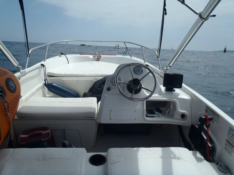 Alquiler de Boston Whaler Boston Whaler 170 super sport en Sainte-Maxime