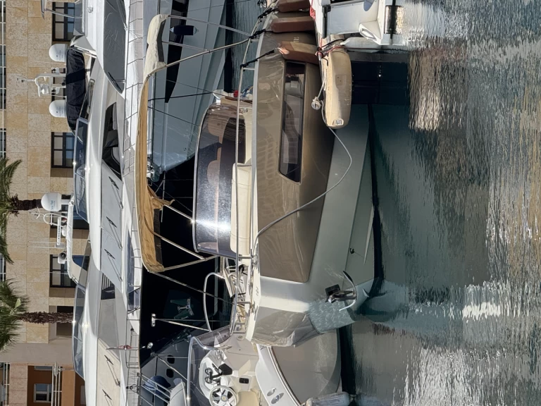 Alquiler de Invictus  Invictus 280 TT en Roquebrune-Cap-Martin