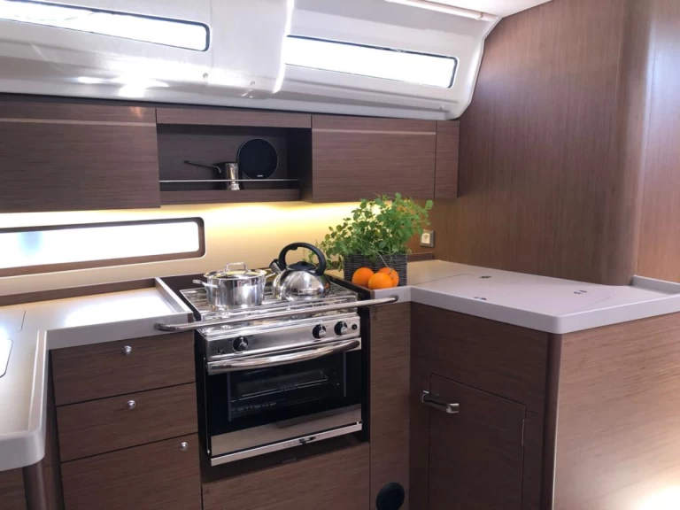 Alquiler de embarcaciones Bénéteau Oceanis 40.1 enPomer en Samboat