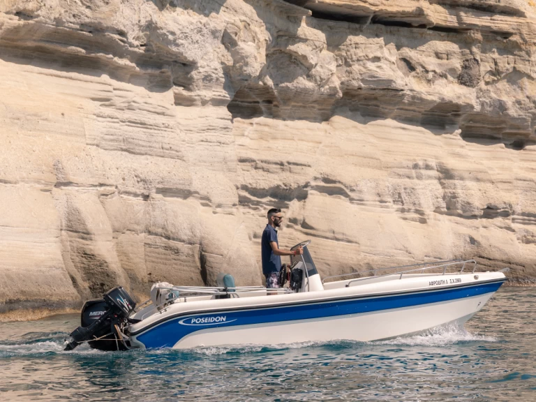 Alquiler de barcos Mílos barato de BLU WATER 185