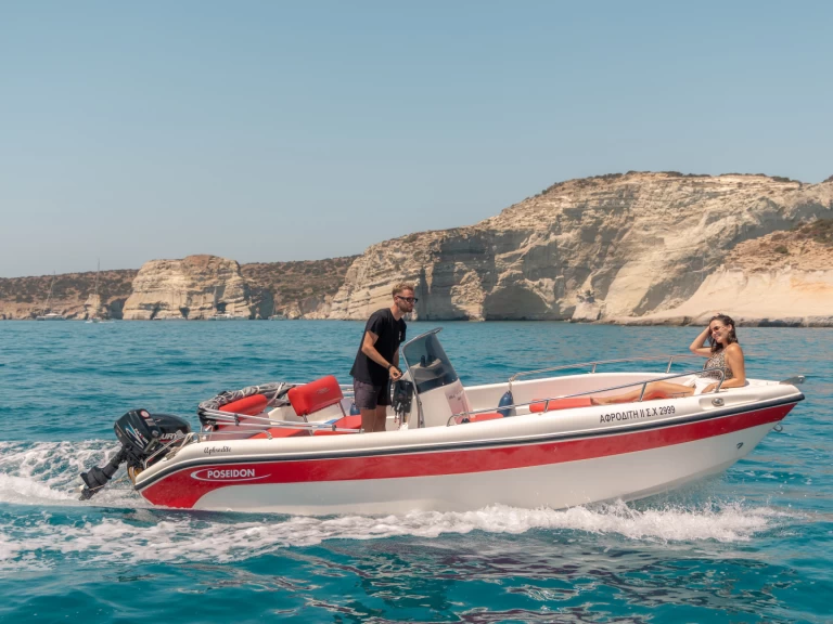 Lancha para alquilar Mílos al mejor precio