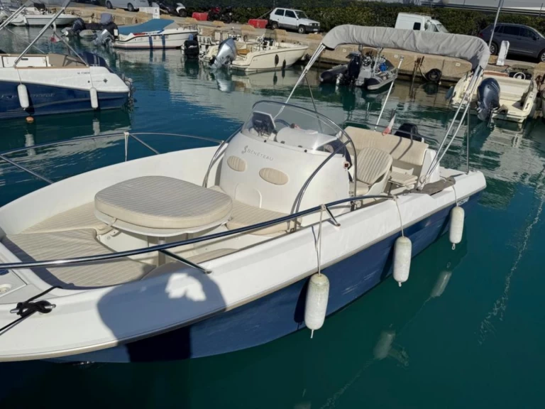 Chris Craft Sea Hawk 213 de alquiler a Cannes