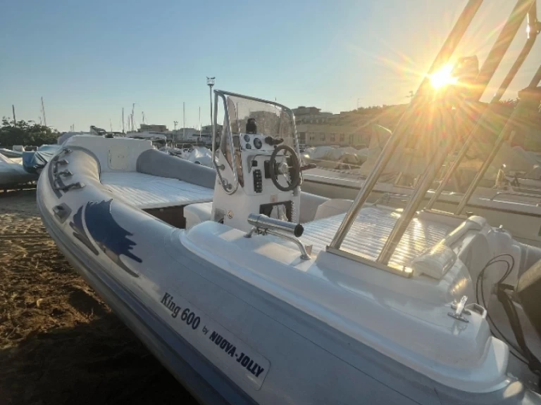 Alquiler de Nuova Jolly King 600 en Anzio