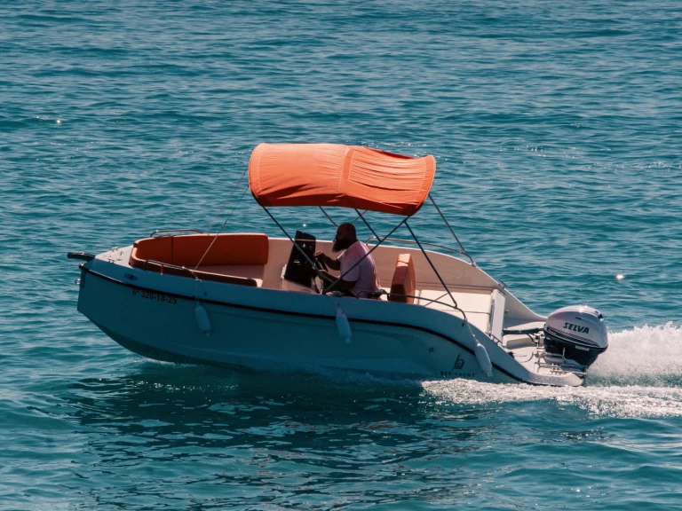 Bey Yacht 18 de alquiler a Puerto Marina Benalmadena