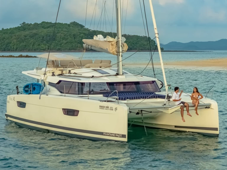 Fountaine Pajot Elba 45 de alquiler a Phuket Yacht Haven Marina