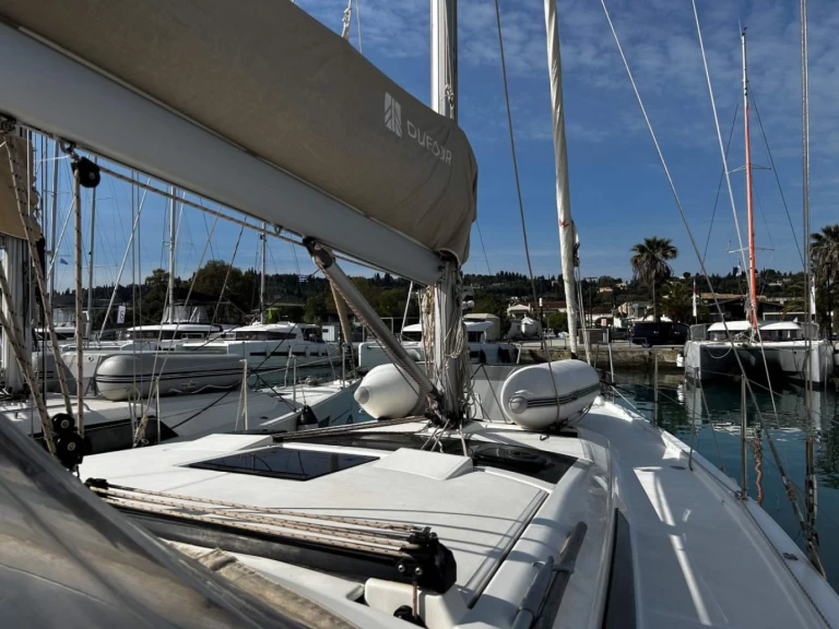 Alquiler de Dufour Dufour 390 GL en Gouviá