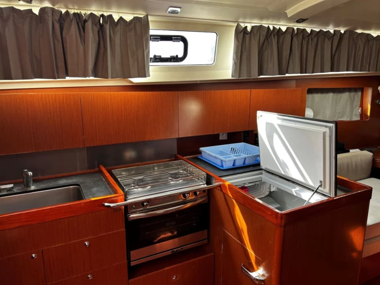 Alquiler de Velero, con o sin patrón Bénéteau Gouviá