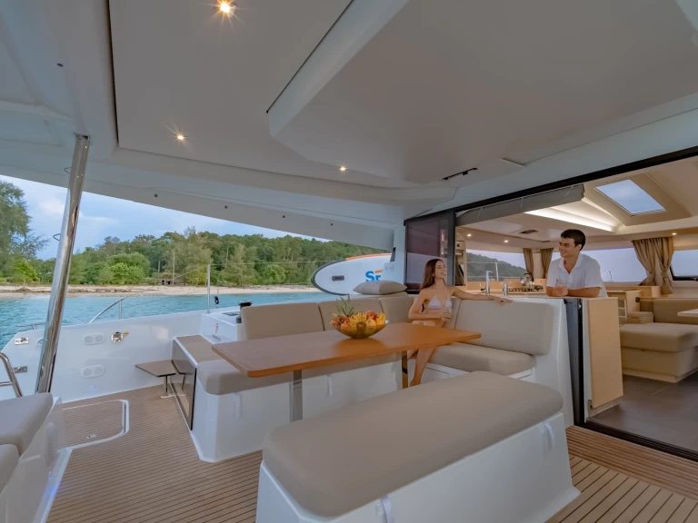Fountaine Pajot Elba 45 de alquiler a Phuket Yacht Haven Marina