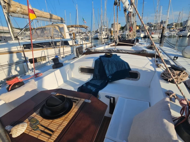 Velero para alquilar Cattolica al mejor precio