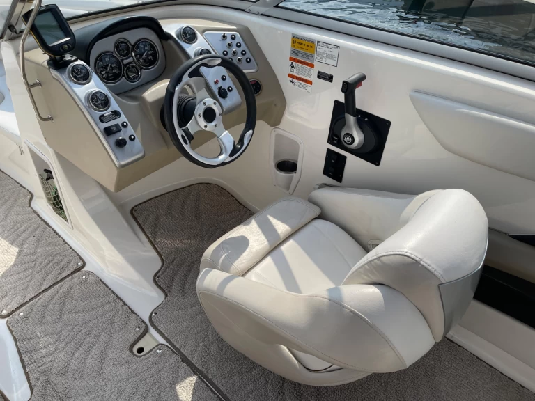 Lancha para alquilar Aix-les-Bains al mejor precio