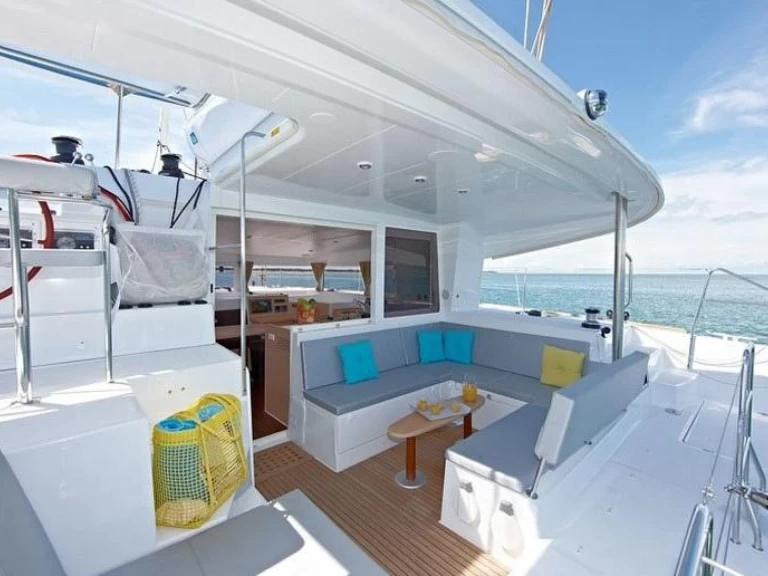 Alquiler de embarcaciones Lagoon Lagoon 400 enEs Jondal en Samboat