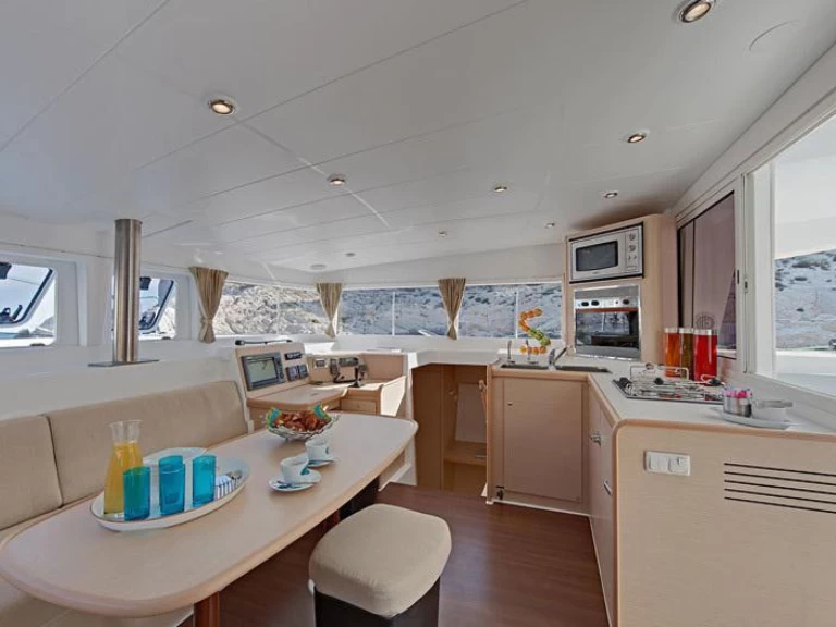 Alquiler de Catamarán, con o sin patrón Lagoon Es Jondal