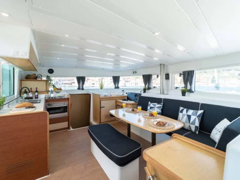 Alquiler de embarcaciones Lagoon Lagoon 400 enSant Antoni de Portmany en Samboat