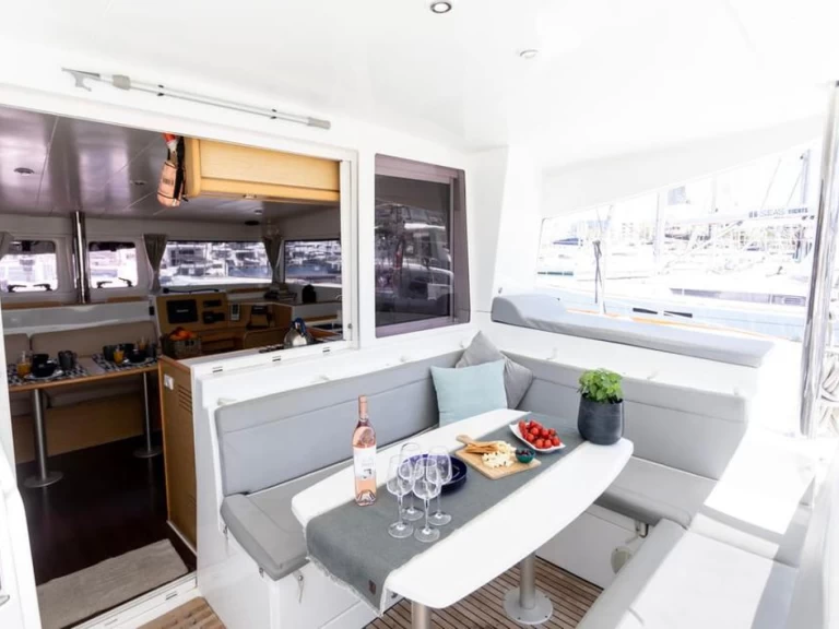 Alquiler de embarcaciones Lagoon Lagoon 400 S2 enSant Antoni de Portmany en Samboat