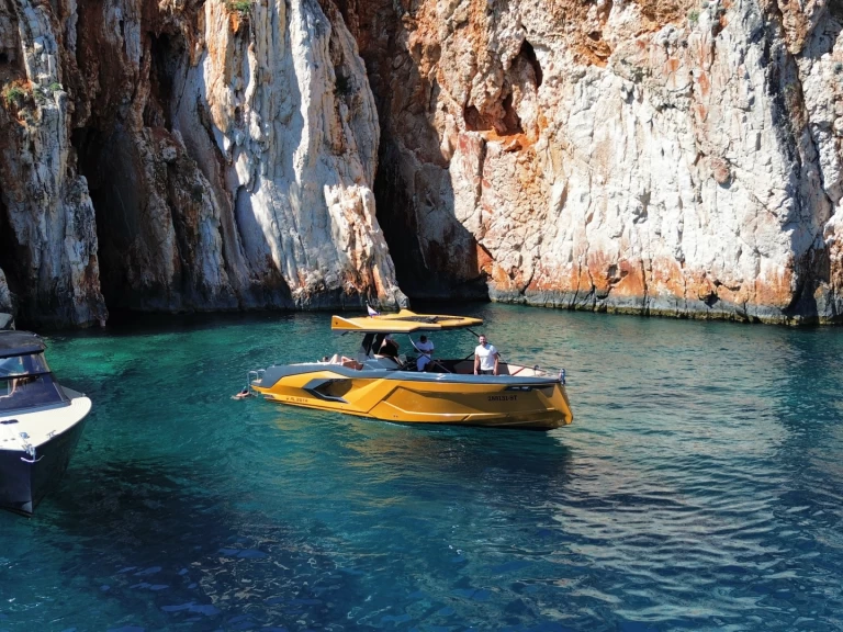 Alquiler Lancha en Split - Alesta Marine Raptor parasailing