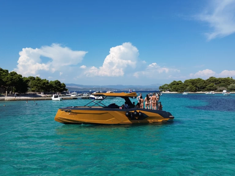 Alquiler de embarcaciones Alesta Marine Raptor parasailing enSplit en Samboat