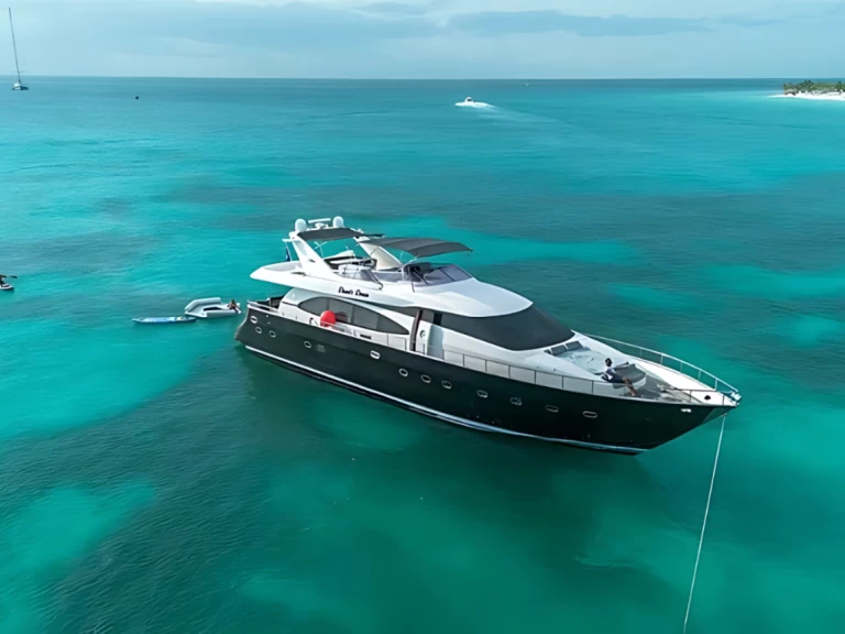 Alquiler Yate de lujo Custom Made con o sin  título de navegación