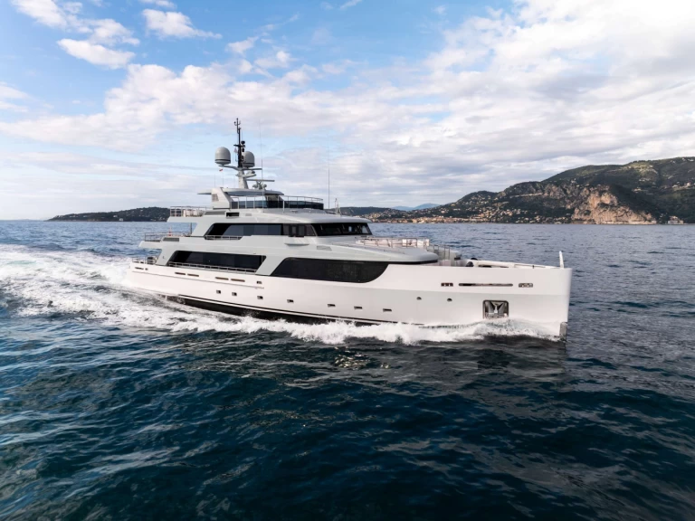 Alquiler Yate de lujo Codecasa con o sin  título de navegación