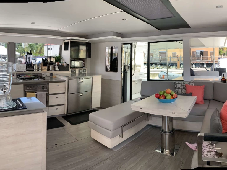 Leopard CHANGES IN LATITUDES de alquiler a Virgen Gorda