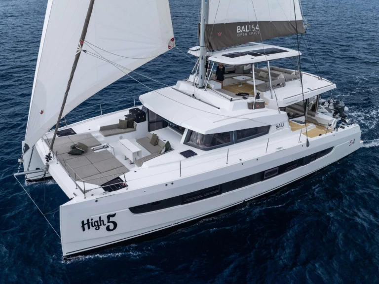 Alquiler Yate de lujo Bali con o sin  título de navegación