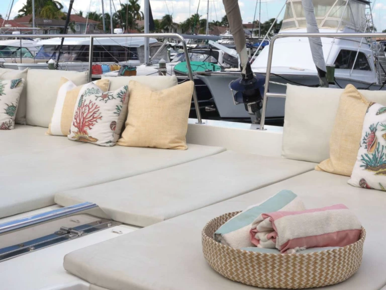 Alquiler Yate de lujo Bali con o sin  título de navegación