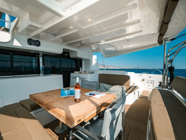 Alquiler de Lagoon Lagoon 46 en Álimos