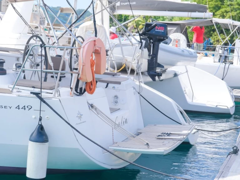 Alquiler Velero Jeanneau con o sin  título de navegación