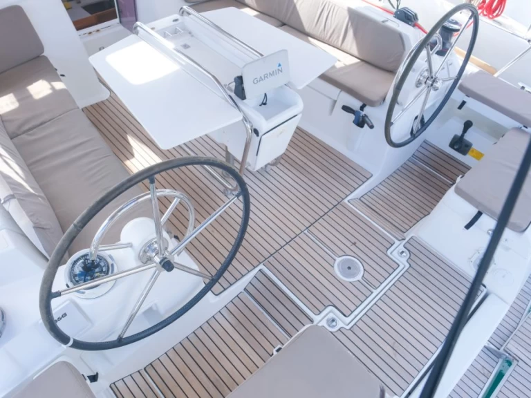 Velero para alquilar Parish of Saint George al mejor precio