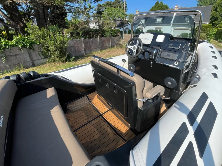 Alquiler Neumática Brig con o sin  título de navegación