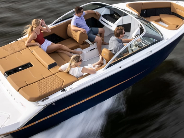 Four Winns Horizon 210 de alquiler a Vilanova i la Geltrú