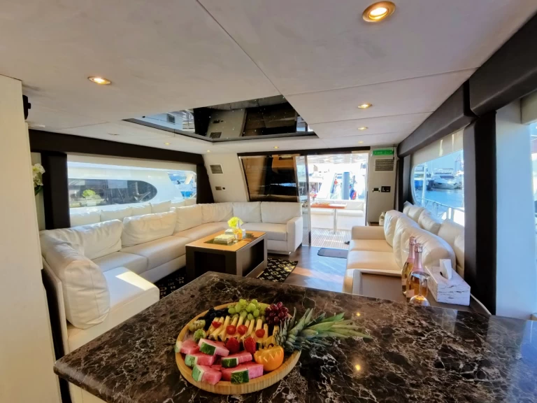 Alquiler de embarcaciones Mr. G Yacht Dubai Marine 82Ft enDubai Marina en Samboat