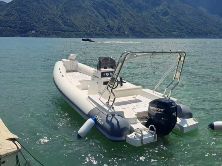 Alquiler de Panamera PY60 en Como (Ciudad)