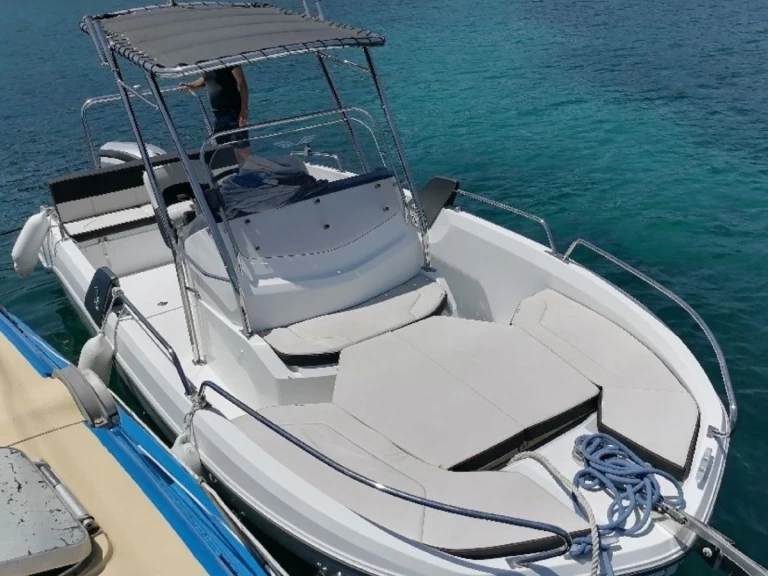 Bénéteau Flyer 6.6 SPACEdeck de alquiler a Porto-Vecchio