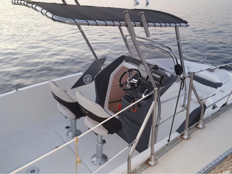 Alquiler de Bénéteau Flyer 6.6 SPACEdeck en Porto-Vecchio