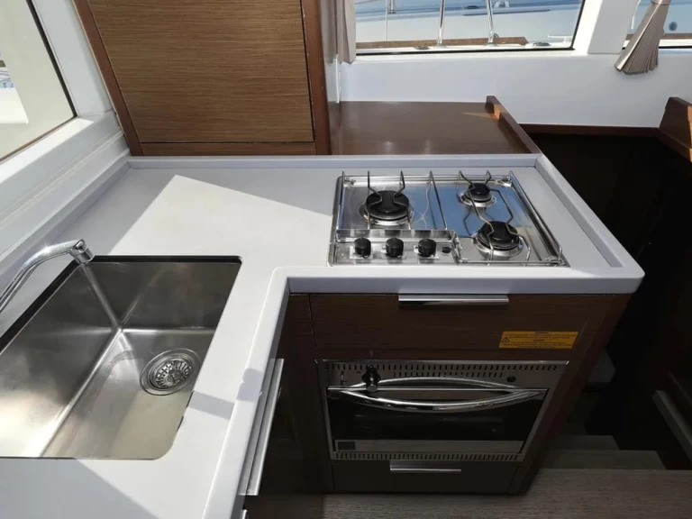 Catamarán para alquilar Limassol Marina al mejor precio