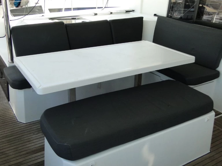 Alquiler Catamarán Fountaine Pajot con o sin  título de navegación