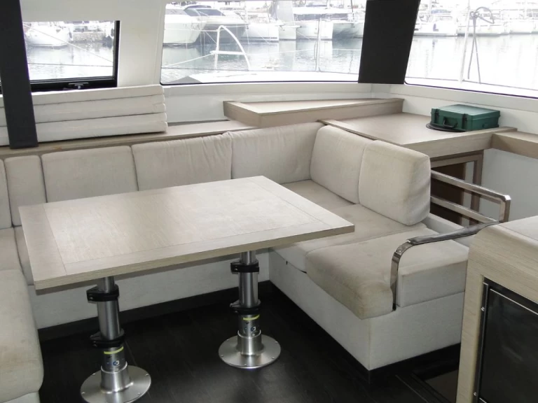 Alquiler de embarcaciones Fountaine Pajot Elba 45 enÁlimos en Samboat