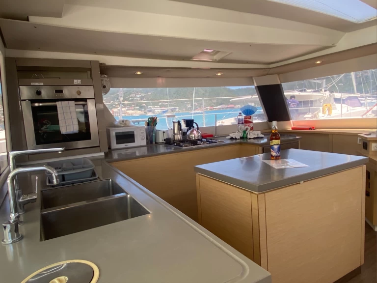 Alquiler Catamarán Fountaine Pajot con o sin  título de navegación