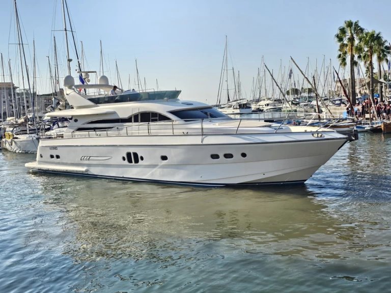 Yate de lujo para alquilar Saint-Raphaël al mejor precio