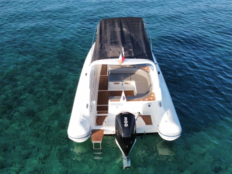 Alquiler Neumática Lomac con o sin  título de navegación