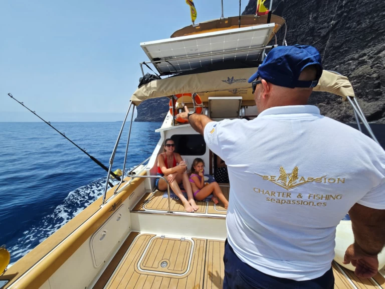 Bertram Bertram 28 flybrigde de alquiler a Guía de Isora