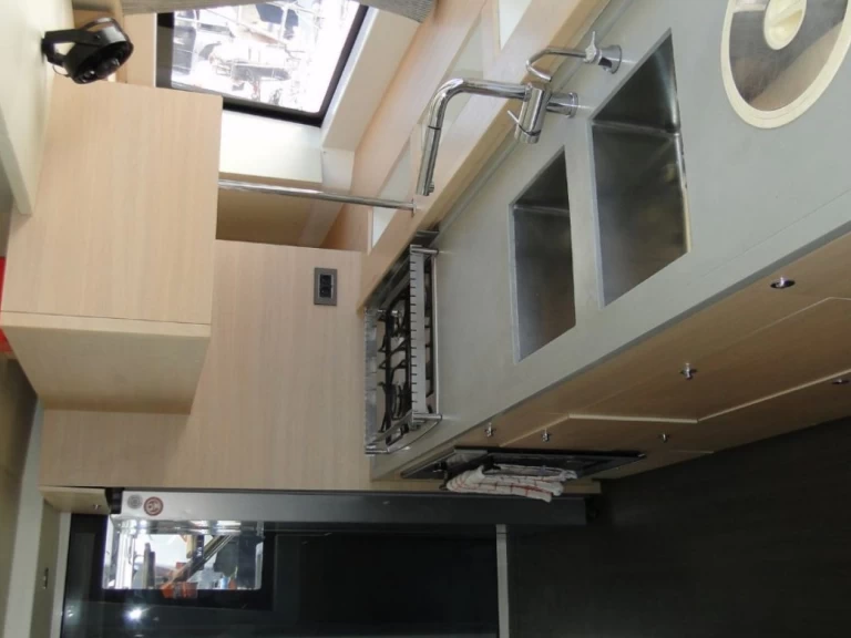 Catamarán para alquilar Álimos al mejor precio