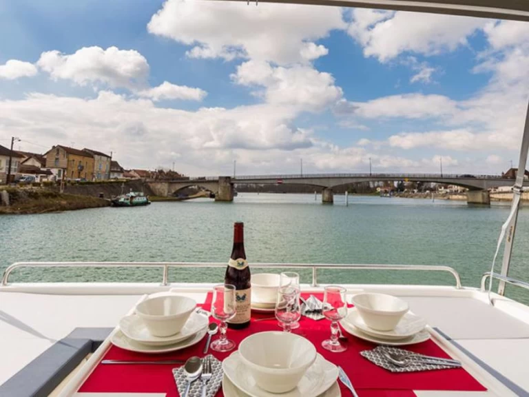 Alquiler de embarcaciones Le Boat Horizon 1 enSaint-Gilles-Croix-de-Vie en Samboat