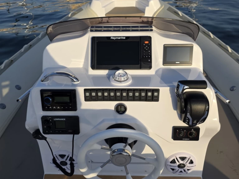 Alquiler Neumática Master con o sin  título de navegación