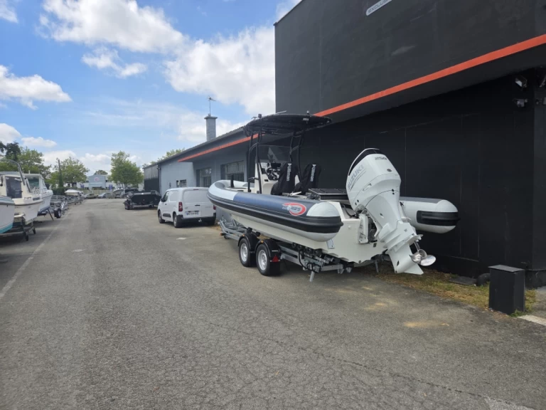 Alquiler Neumática Searib's con o sin  título de navegación